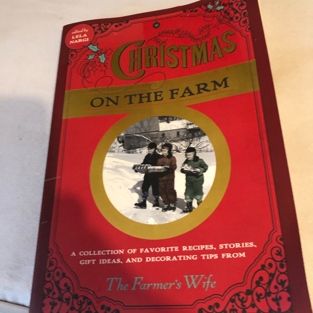 🎄Christmas on the Farm Book- 46A  $9 or 🦋